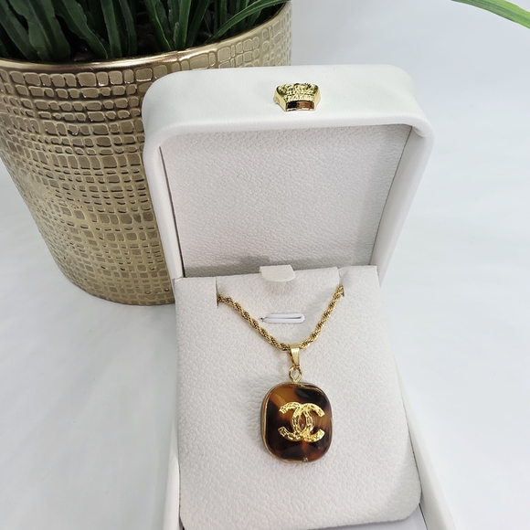 Authentic CHANEL LEOPARD PRINT Pendant On Atolea Chain - Picture 2 of 4